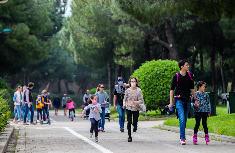 Los niños vuelven a llenar parques y calles