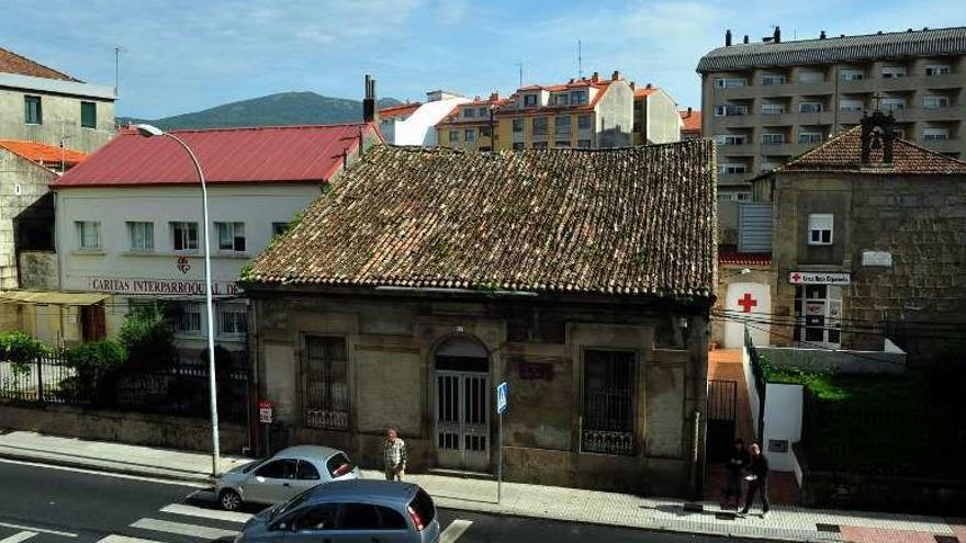 El edificio del viejo asilo en estado ruinoso. // Iñaki Abella