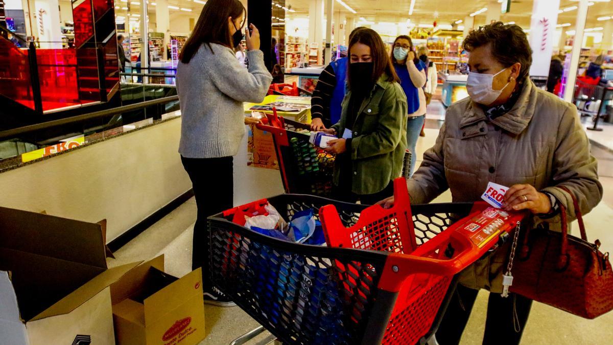 Otro de los carros con alimentos