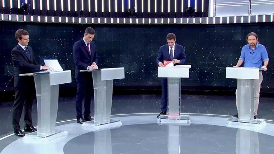 El debate de TVE no arroja un vencedor claro y Sánchez salva el primer asalto
