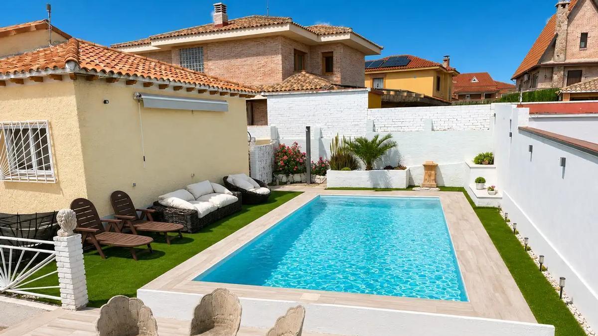Una vivienda con piscina privada en su interior