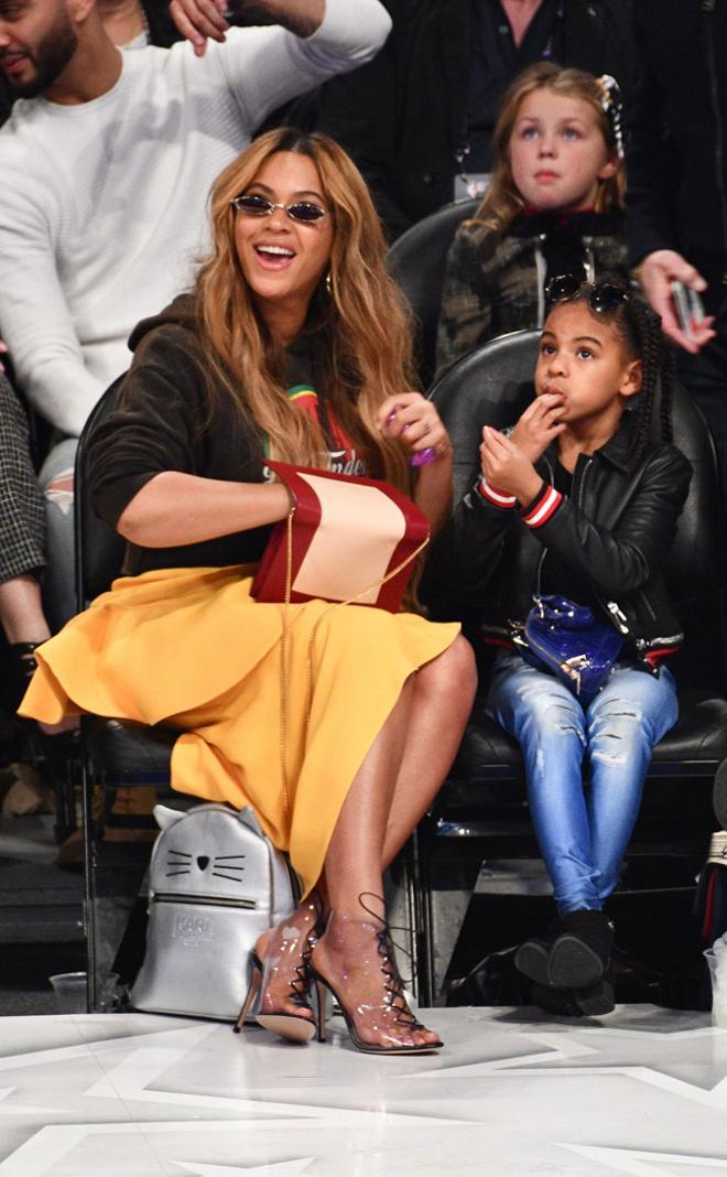 Los divertidos gestos de Blue Ivy junto a Beyoncé en un partido de la NBA