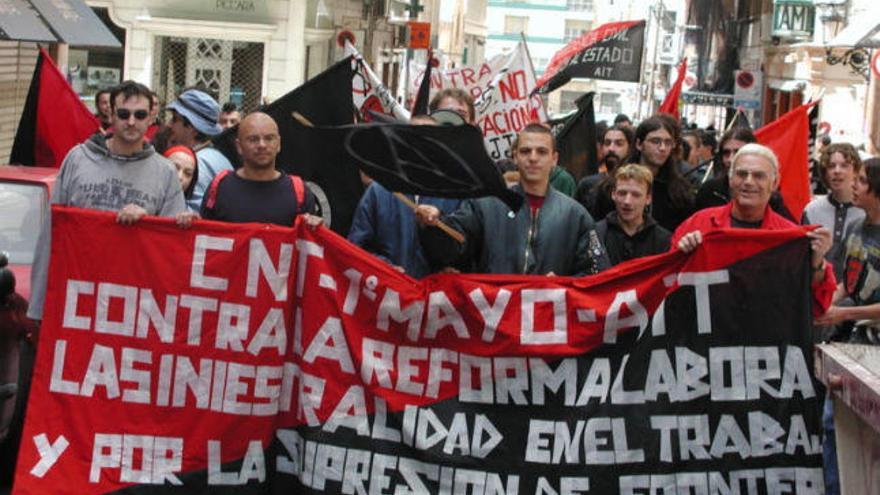 «Blaky», el primero de la derecha, en una manifestación de 2001