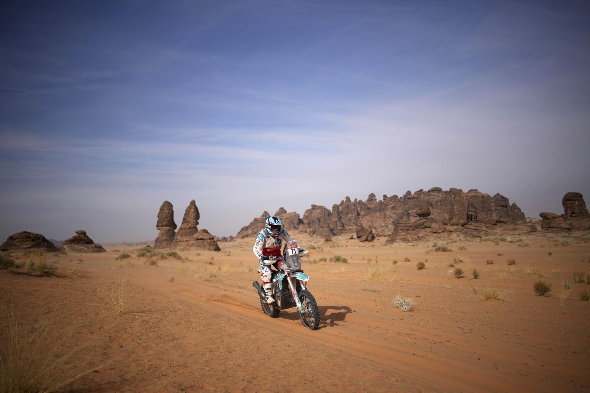 Rider Modestas Siliunas competes during the fifth stage of the Dakar Rally between Alula and Hail, Saudi Arabia, Thursday, Jan. 9, 2025. (AP Photo/Christophe Ena). EDITORIAL USE ONLY / ONLY ITALY AND SPAIN