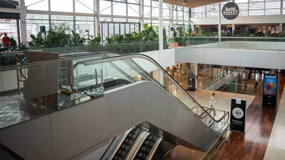 Escaleras del centro comercial Maremagnum.