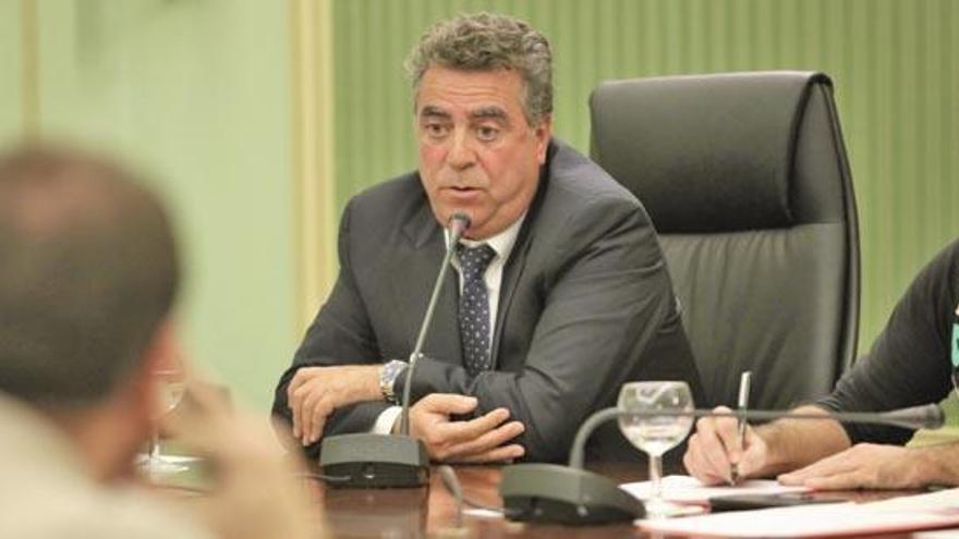 Enrique Ortiz durante su comparecencia, ayer, en la sede del Parlament.