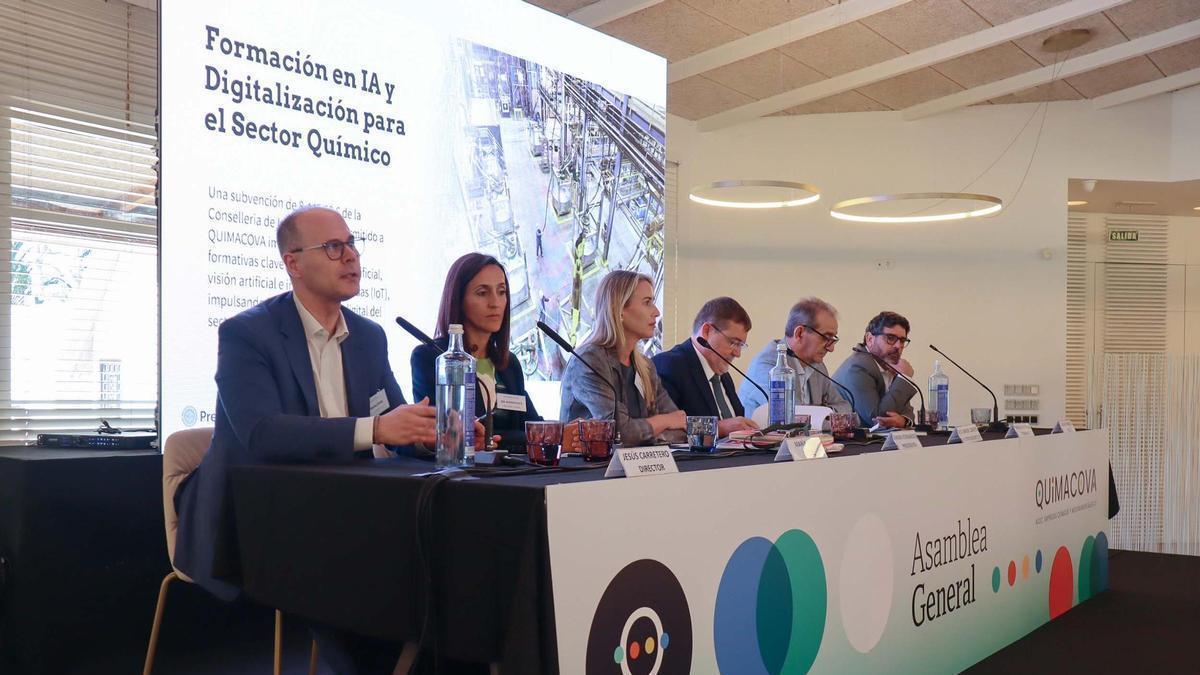 Un momento de la asamblea general de Quimacova, celebrada recientemente en Valencia.