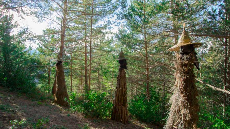 Formas geológicas decoradas del Parque Temático de las Brujas de Laspaúles