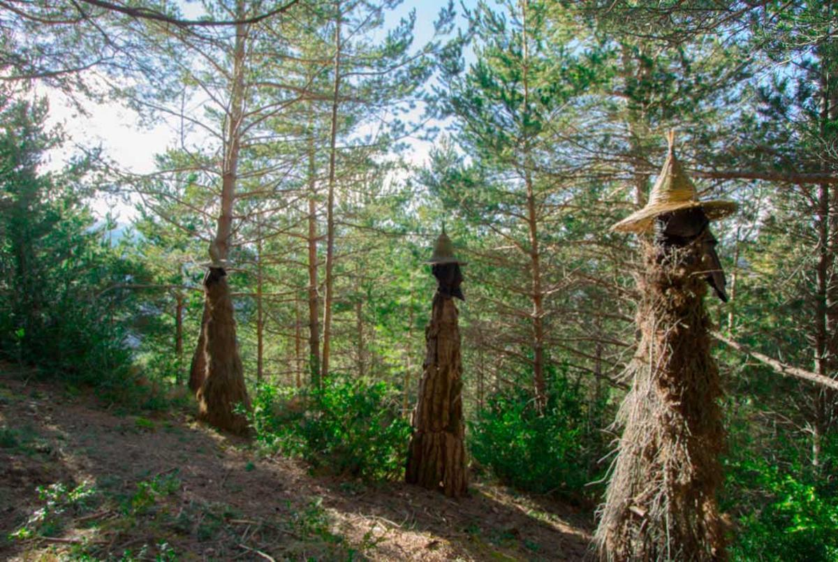 Formas geológicas decoradas del Parque Temático de las Brujas de Laspaúles