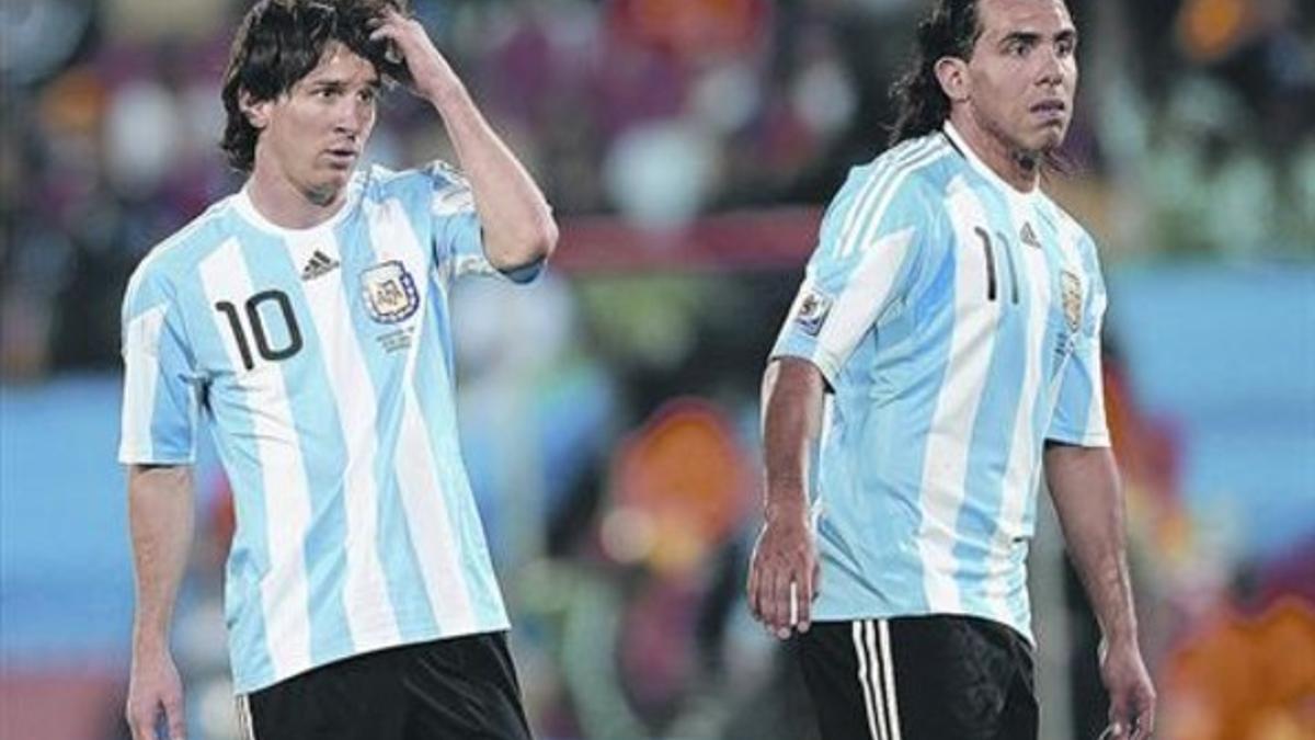 Messi y Tévez, en un partido de la selección argentina ante Nigeria, en el Mundial de Sudáfrica.