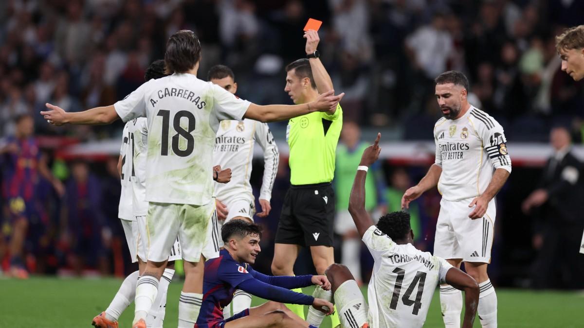 Soto Grado expulsó a Pedri en el Bernabéu