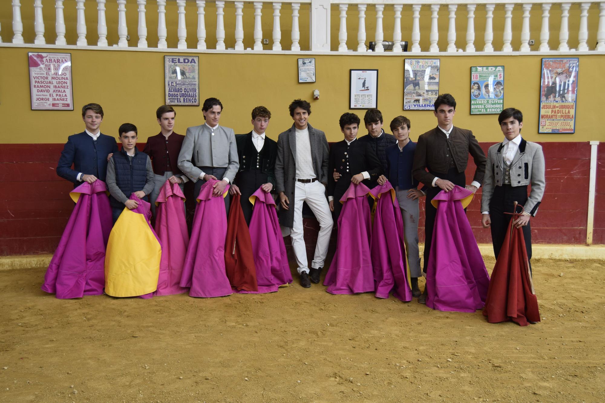 La convivencia entre Roca Rey y la Escuela Taurina de València, en imágenes