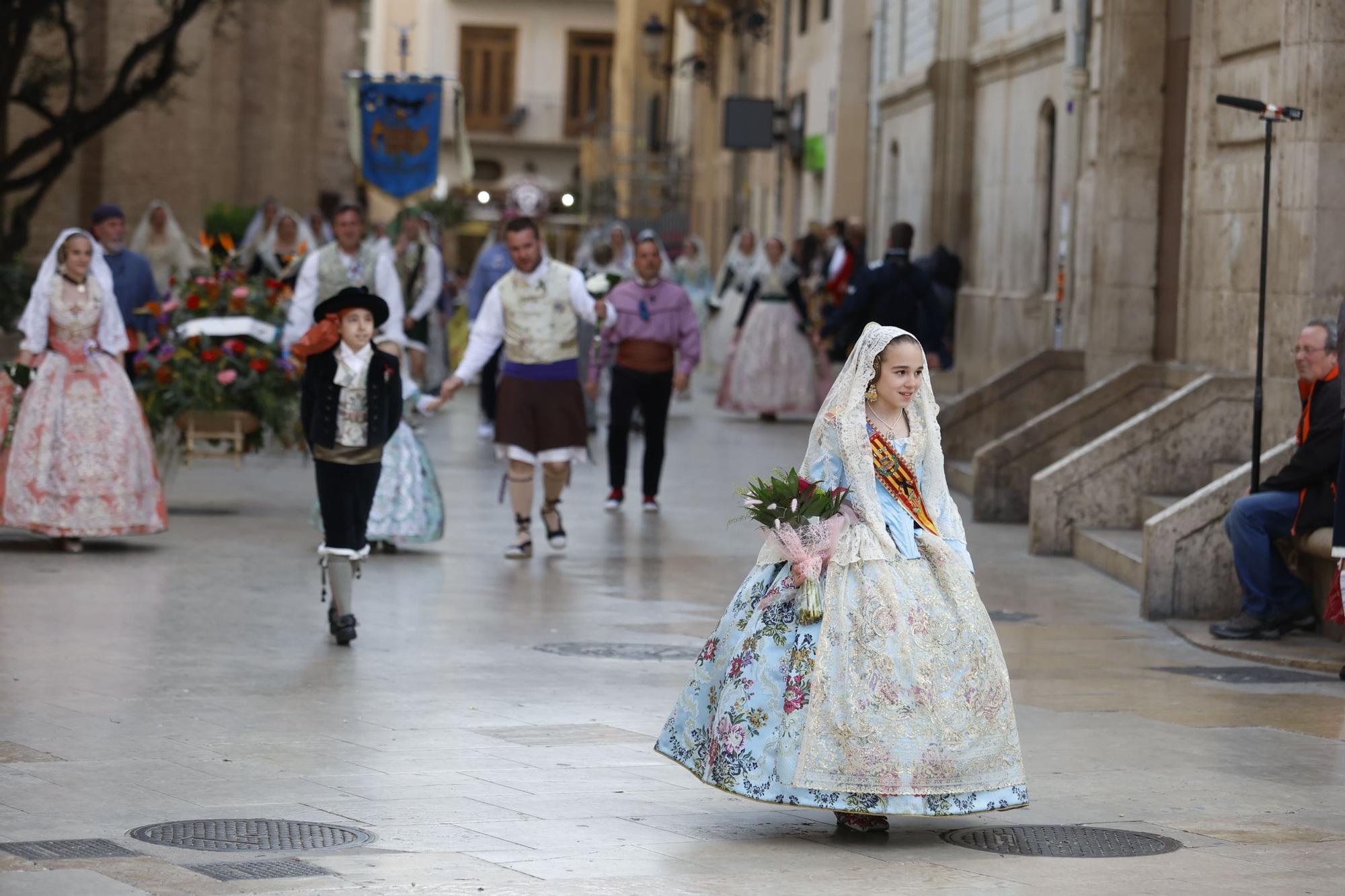 Ofrenda 2023 | Falleras Mayores e Infantiles de comisiones del 17 de Marzo (I)