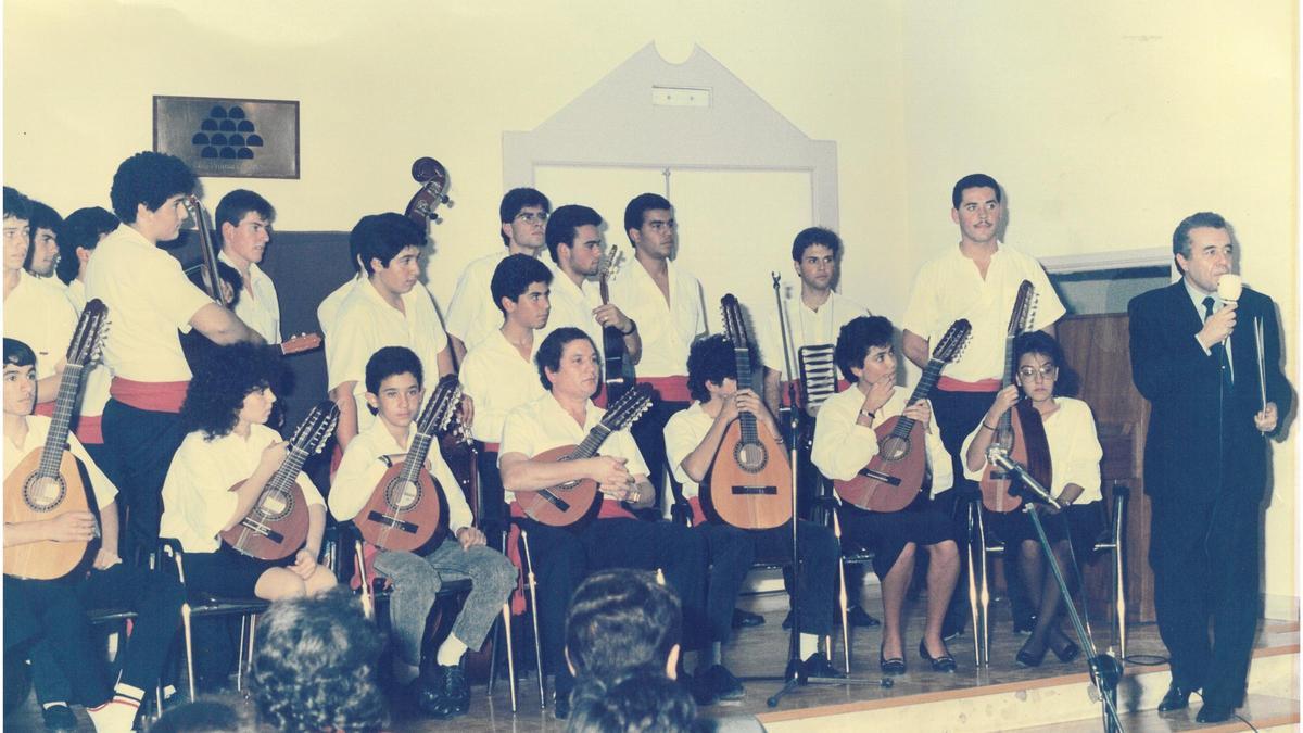 Imagen de archivo de la presentación del primer disco de Entre Amigos, con la participación de Lorenzo Olarte.