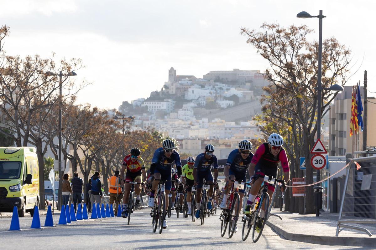 Durante la celebración de la carrera quedará prohibido aparcar en la calle Corona.