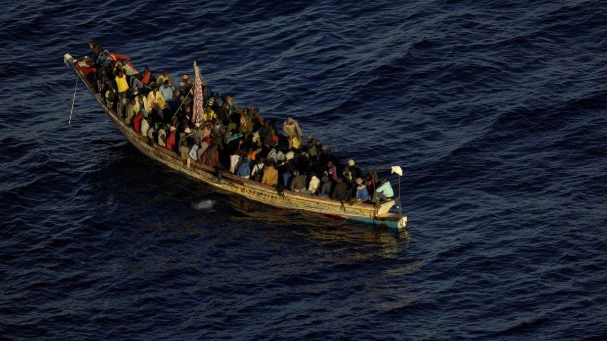 Buscan un cayuco con inmigrantes en alta mar al sur de El Hierro