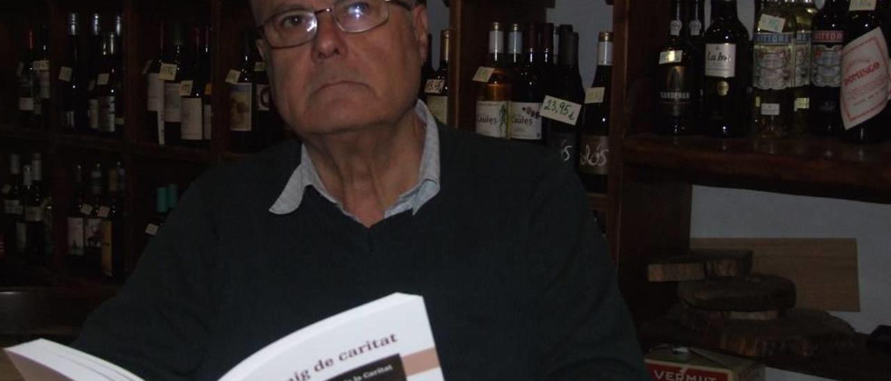 Josep Morell González, con su último libro.