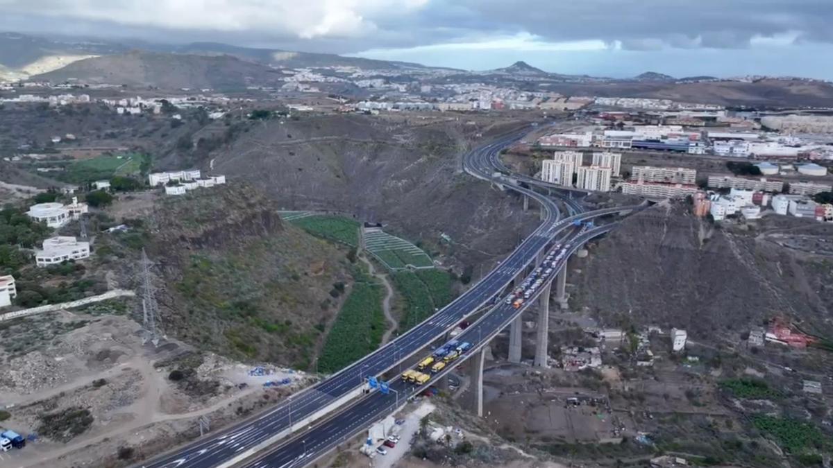 Comprobaciones de carga en el viaducto del Guiniguada.