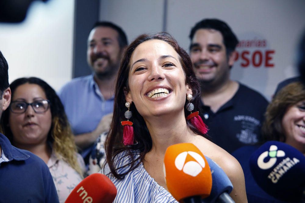 Entrega de avales de los precandidatos del PSOE