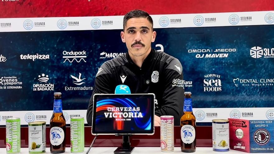 David Robador en la sala de prensa de la ciudad deportiva.