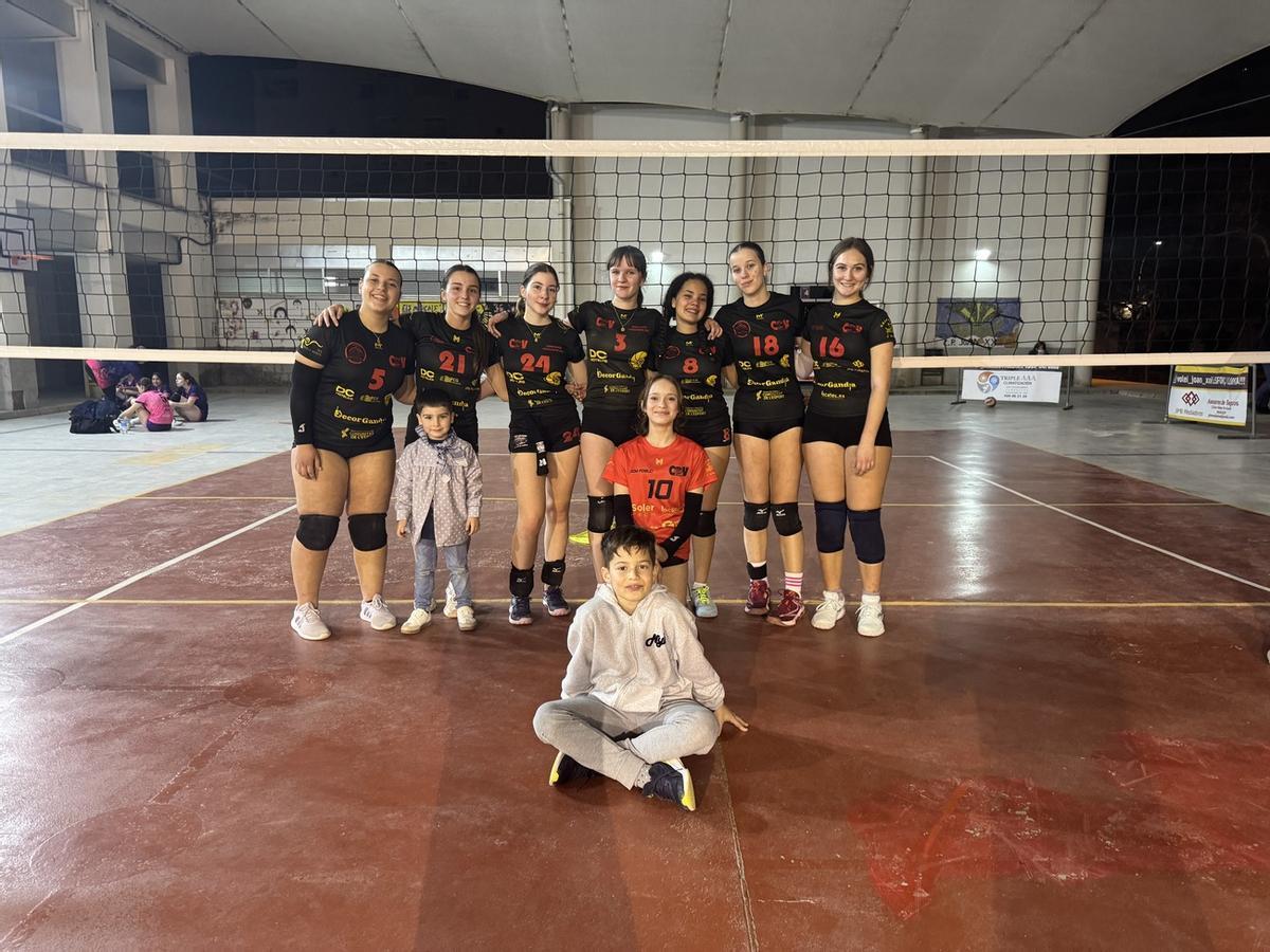 El cadete femenino del CV Arenas, tras su triunfo ante el CV Gandia