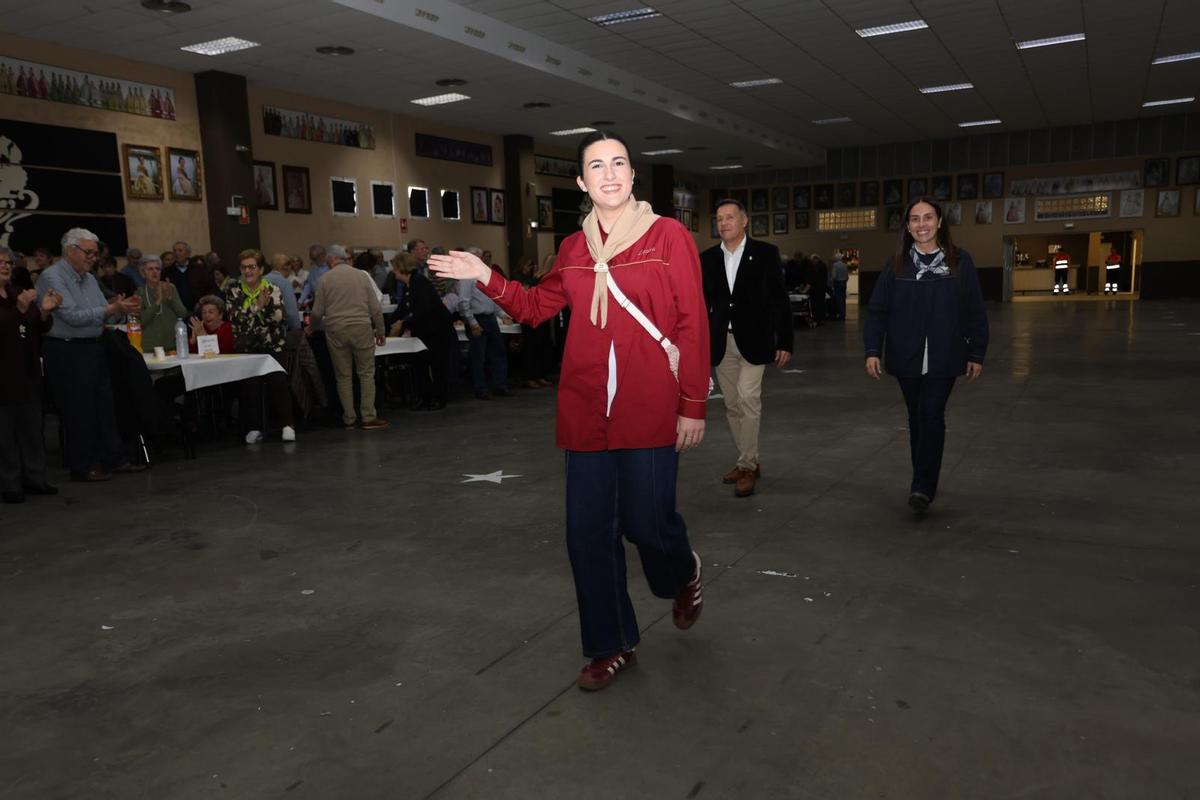 Fotogalería I Burriana celebra berenar i ball a la Llar Fallera per a la gent gran Fotogalería I Burriana celebra berenar i ball a la Llar Fallera per a la gent gran