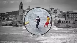 Rescatan a un perro atrapado entre rocas en la playa de Sant Sebastià, en Sitges