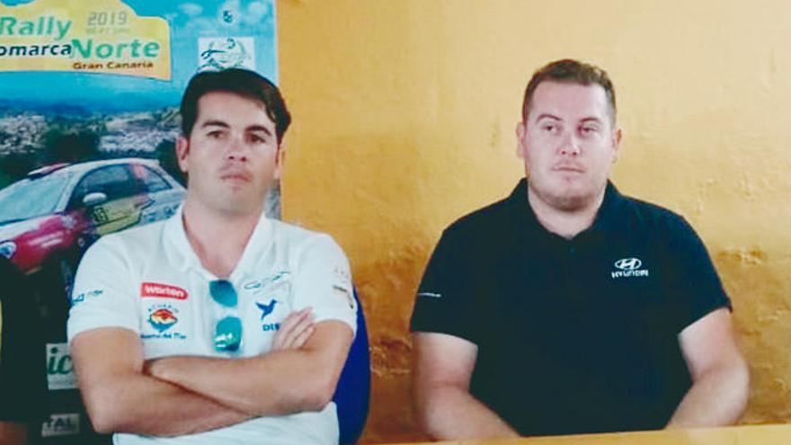 Enrique Cruz (i) y Yeray Lemes (d) en la previa del Rallye Comerca Norte de Gran Canaria