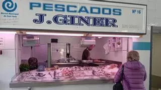 La reacción de los placeros a la reforma del mercado municipal de Sant Joan: "Estamos indefensos, no sabemos nada"