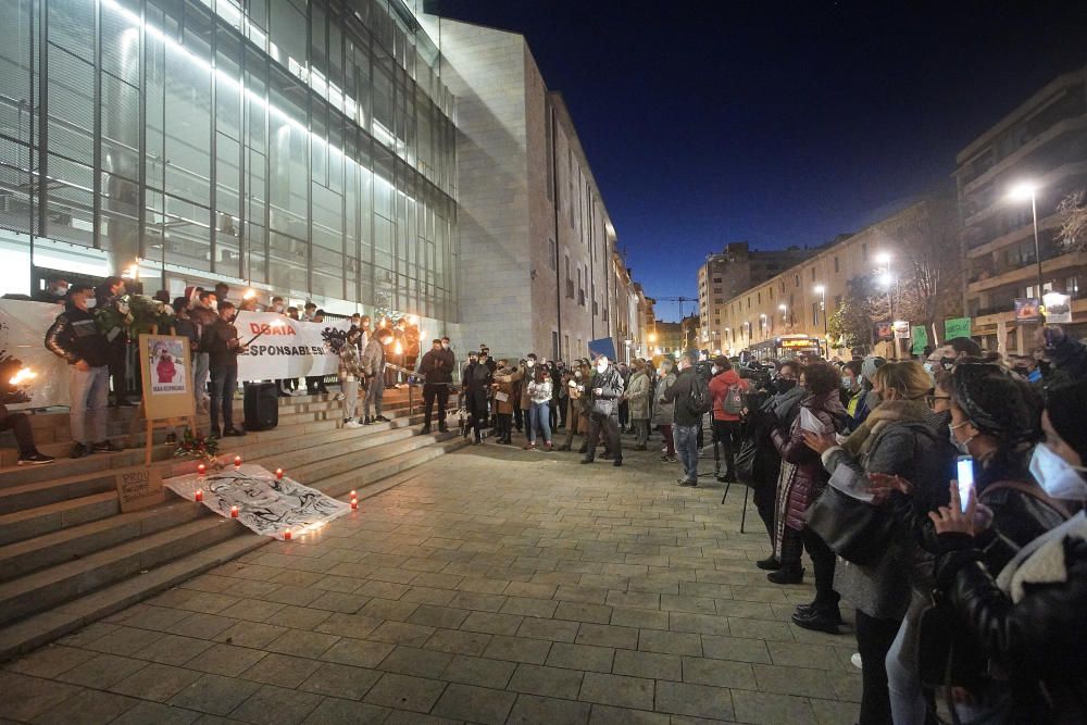 Concentració per la mort d'un exmena