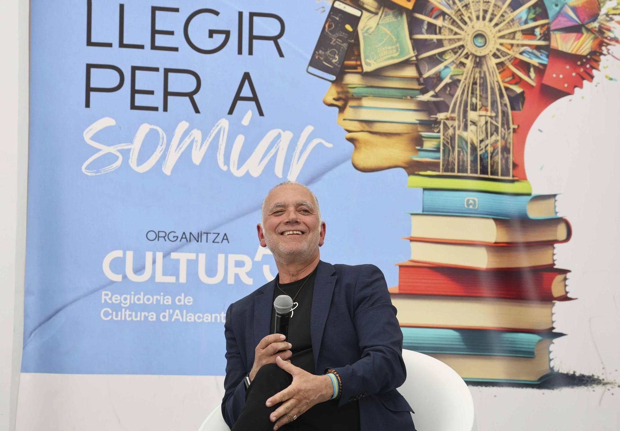 Juan Ramón Lucas, en la inauguración de la Feria del Libro de Alicante