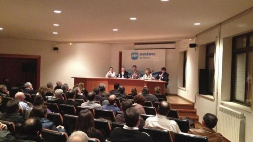 Un momento de la reunión celebrada en el Ayuntamiento de Coreses.