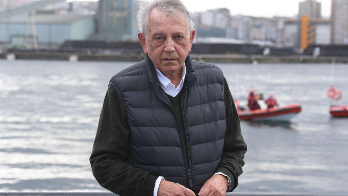 Juan Trigo del Río, en la dársena coruñesa.   | // CARLOS PARDELLAS