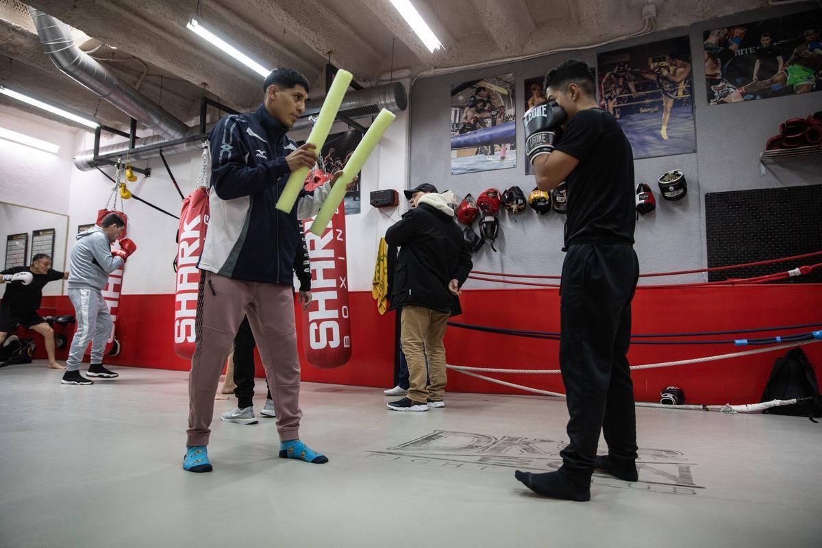 Entrenamiento de boxeo en el gimnasio DKSR para la rehabilitación de toxicómanos