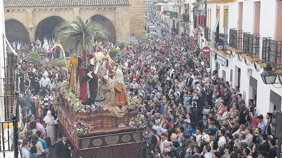 La Borriquita a su salida de la parroquia de San Lorenzo el Domingo de Ramos