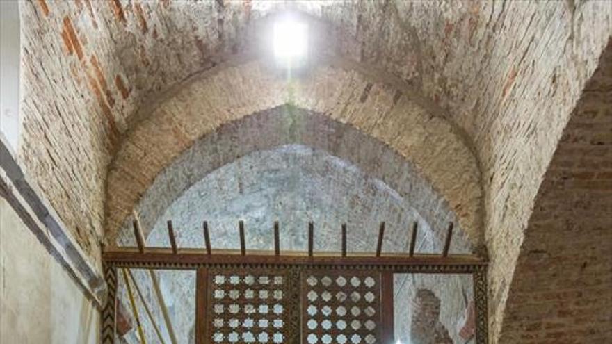 Avanzan las obras para restaurar el alfarje de la ermita de Cabañas