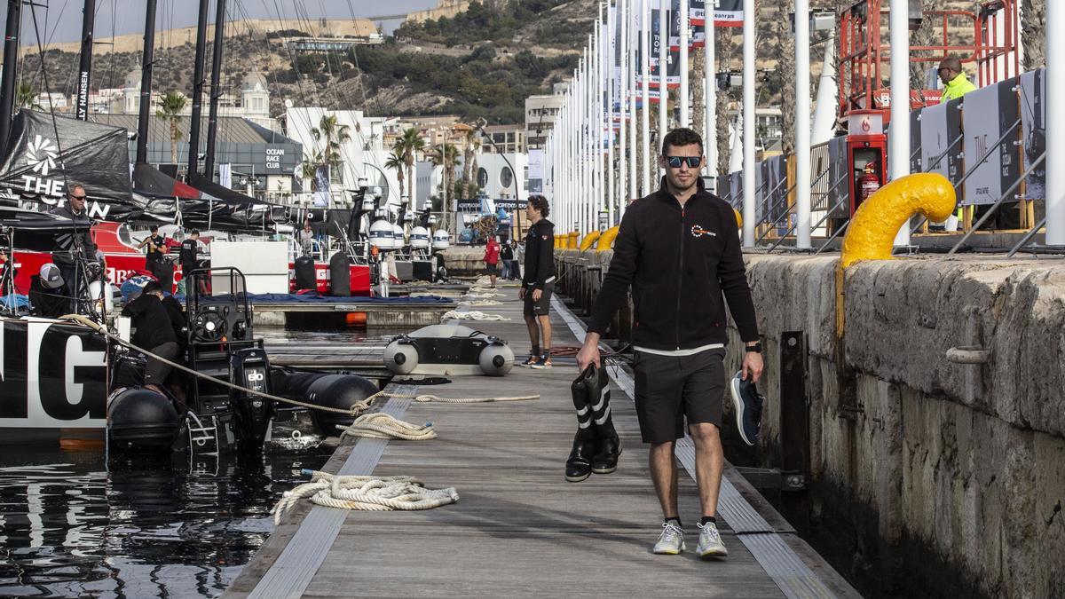 Tripulantes de los equipos de la Ocean Race ya trabajan al cien por cien preparando la salida.