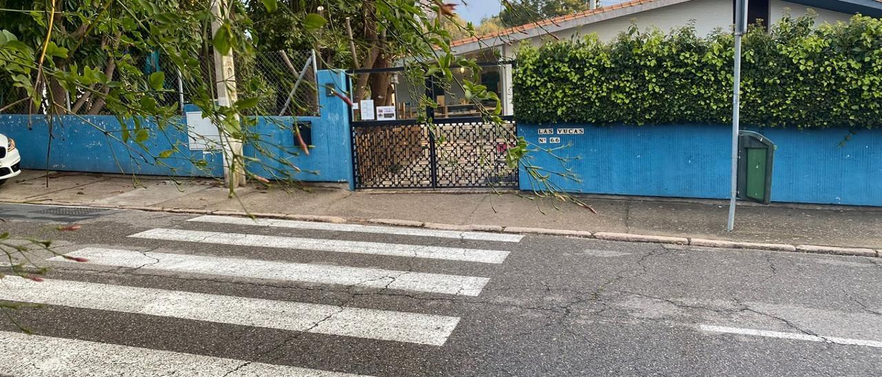 Entrada al colegio María Montessori.