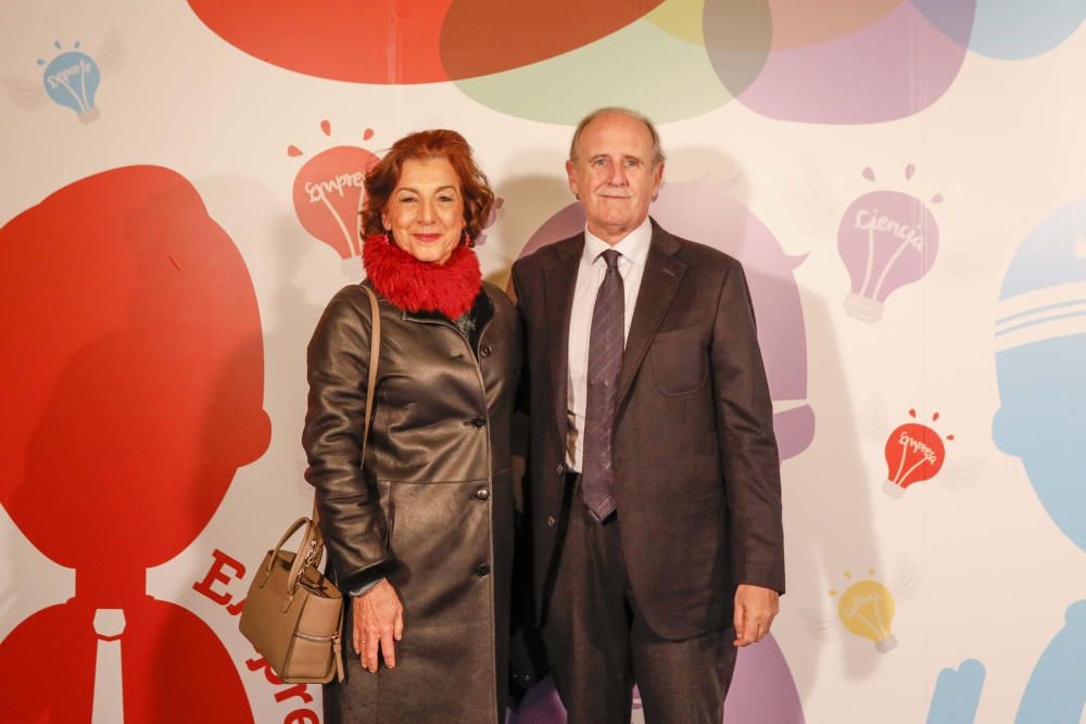 Los invitados posan en el photocall de los premios Talento Joven CV.