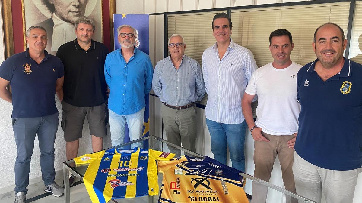 Asistentes a la firma del acuerdo de filialidad entre La Salle y Ángel Ximénez Puente Genil.