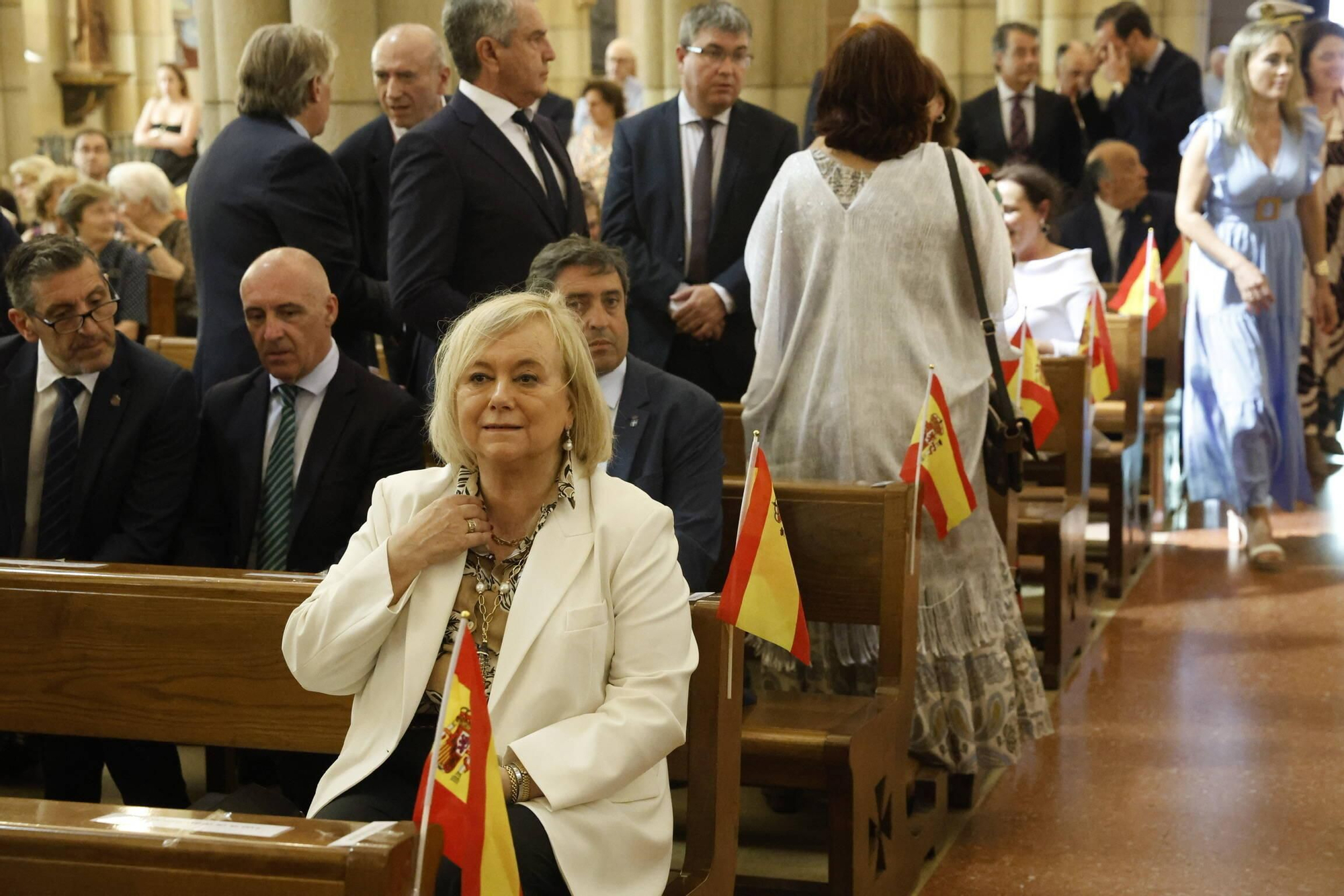 La misa con la Armada y la ofrenda floral del Carmen en Gijón, en imágenes