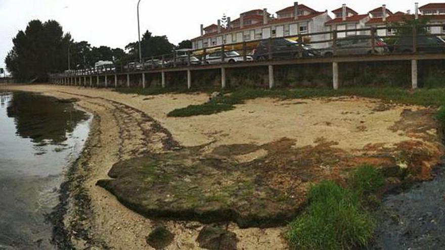 El punto de vertido (a la derecha de la imagen) se sitúa entre el puente de A Toxa y O Redondo.