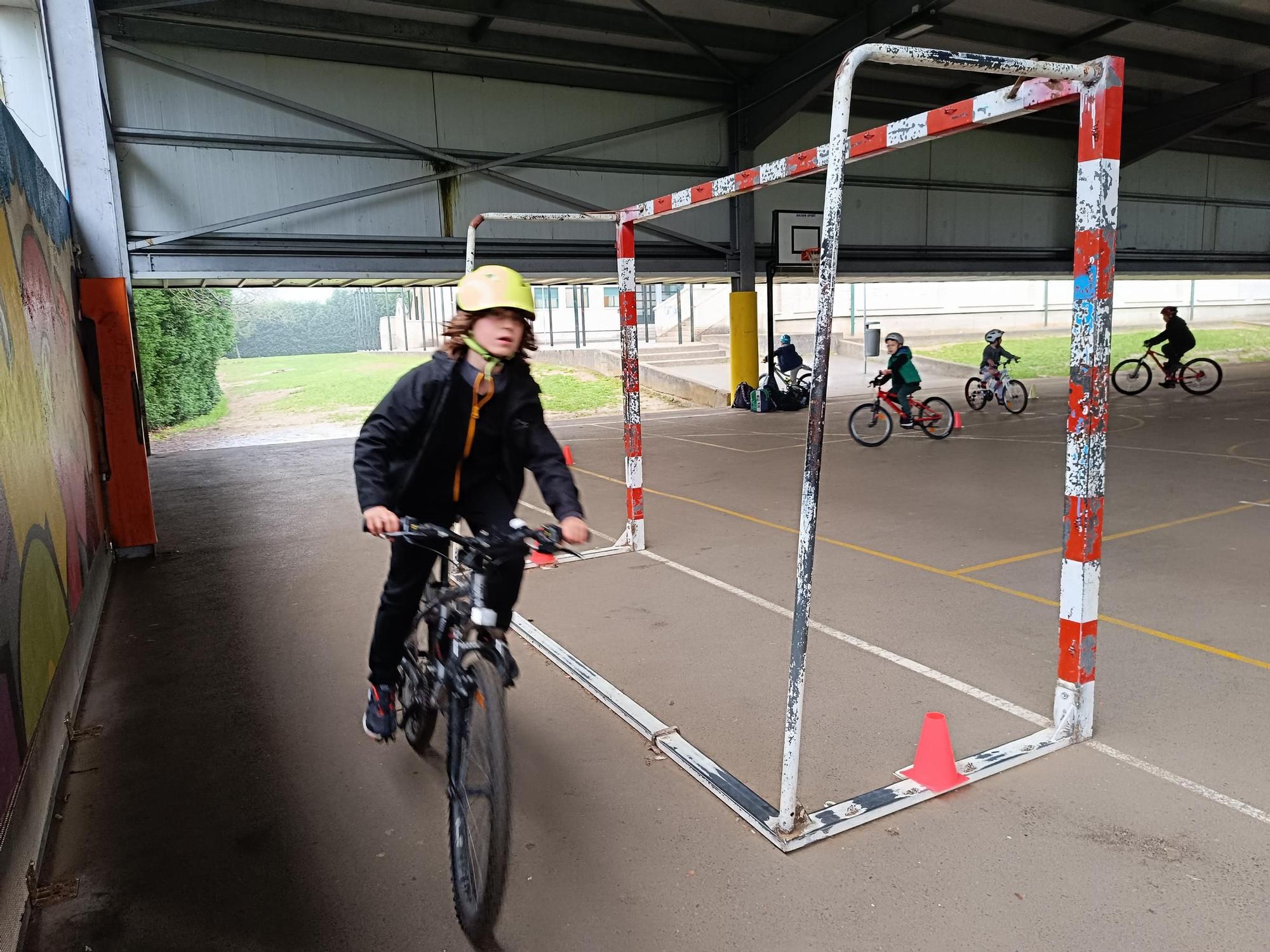 Pasión sobre ruedas: la extraescolar de ciclismo en el colegio de La Fresneda