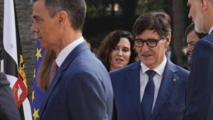 Salvador Illa e Isabel Díaz Ayuso, tras Pedro Sánchez y Felipe VI en la Conferencia de Presidentes de Barcelona.