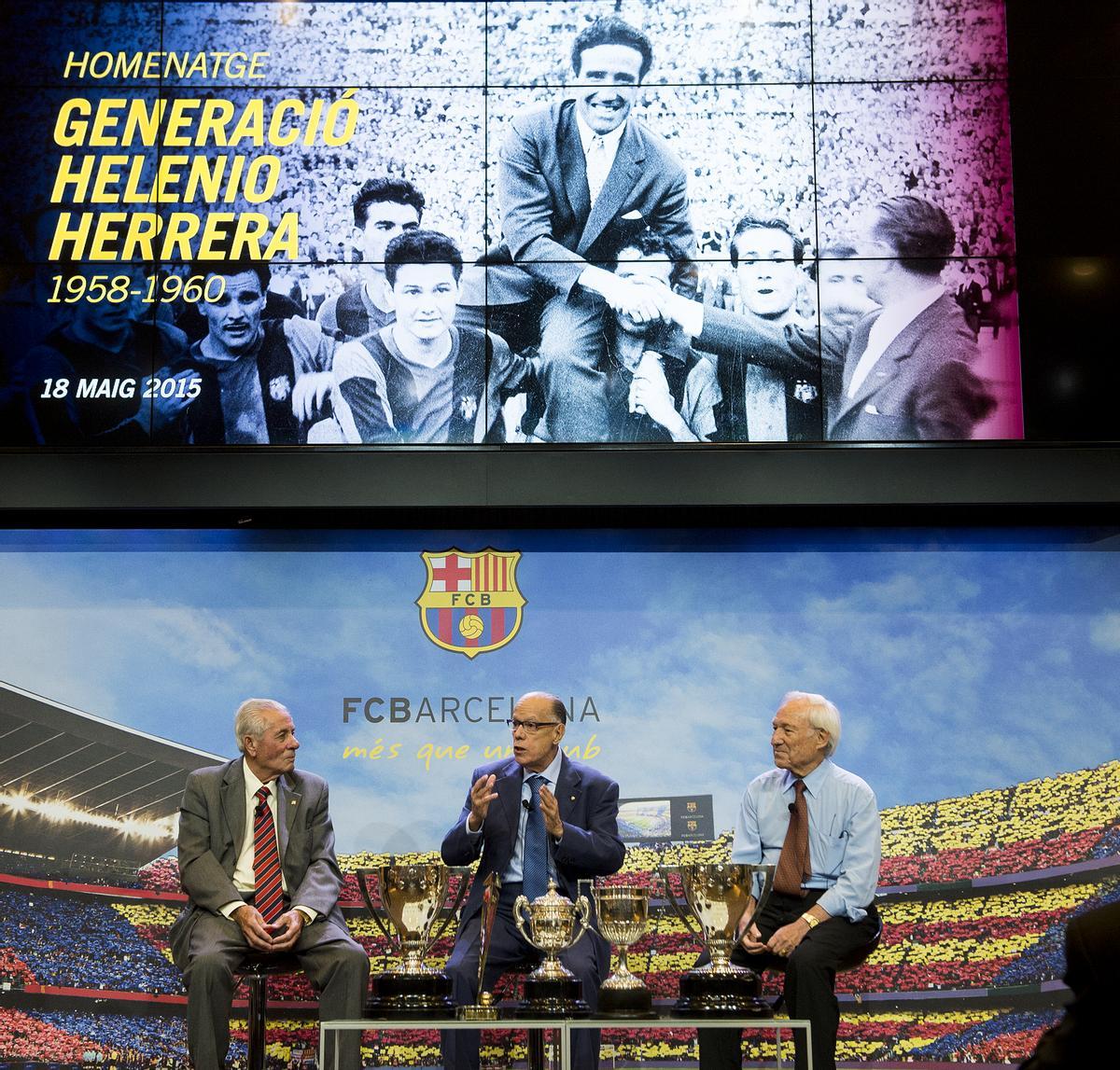 Homenaje a los jugadores del FC Barcelona que triunfaron con Helenio Herrera entre 1958 y 1960, como los míticos Luis Suárez, Justo Tejada, Olivella y otros.