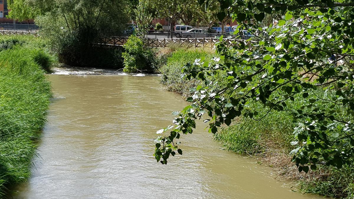 Aquara lanza una campaña para informar que el río Jalón empieza en los hogares de los vecinos de Calatayud.