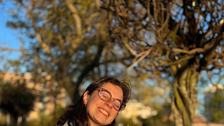 La joven escritora de Cáceres Carmen Oreja presenta su primer poemario íntimo y personal