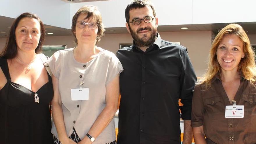 Las animalistas de Balears junto al conseller de Medio Ambiente.