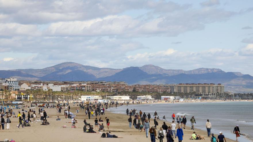 El poniente dispara las máximas hasta los 27,6 grados en València