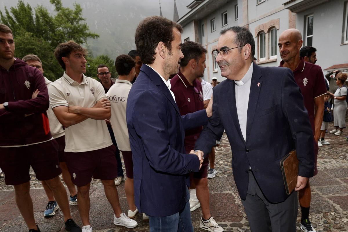 El Sporting de Gijón visita a la Santina. El Sporting de Gijón visita a la Santina.